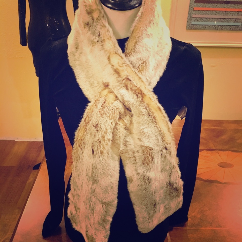 Tan stole